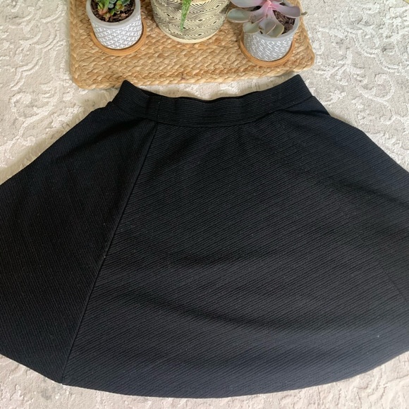 Small Black Skirt - Picture 1 of 4